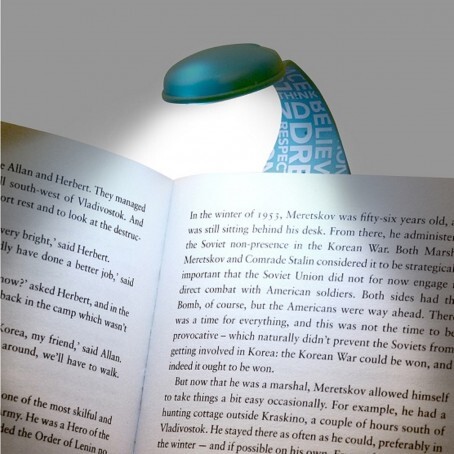 Kelder snorkel tussen Flexilight leeslampje Blue Words, Thinking Gifts Company Limited | Boek |  5060058360100 | Bruna