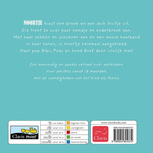 Noortje kleedt zich aan