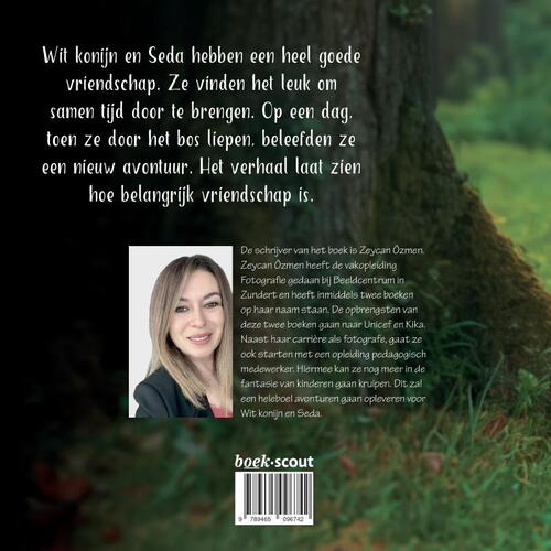 Wit konijn en Seda in het bos