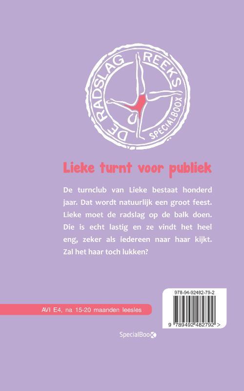 Lieke turnt voor publiek