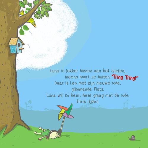 Luna is dol op de rode fiets