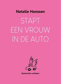Stapt een vrouw in de auto