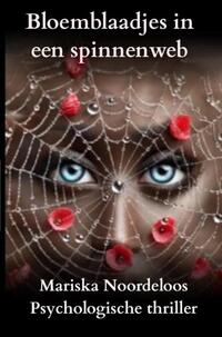 Bloemblaadjes in een spinnenweb